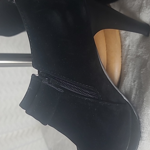 NWOT Vero Cuoio black/embellished high heel shoes. Size 11 - Picture 3 of 6